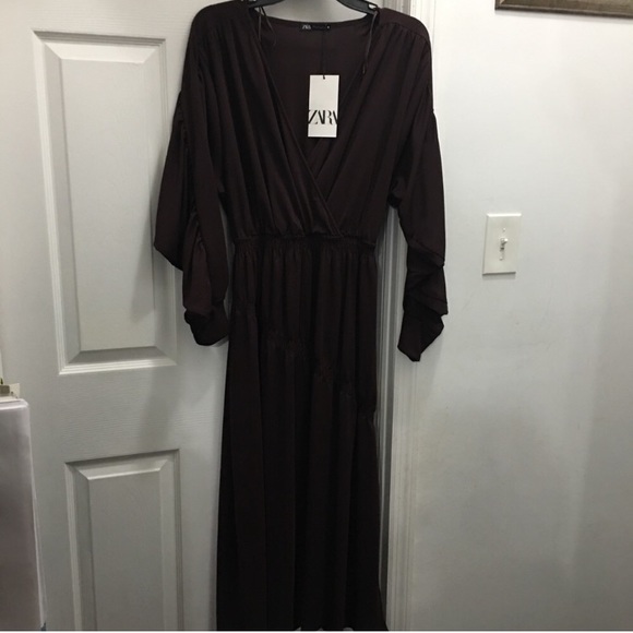 NWT. ZARA. Gorgeous, unique sleeves. - Picture 2 of 4